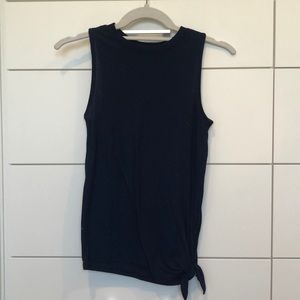 Ribbed tank top with knot on the side